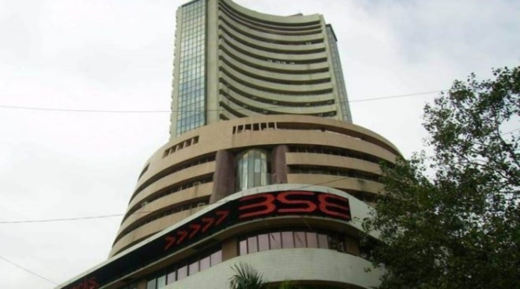 HDFC Bank's market valuation fell by Rs 18,172.43 crore to Rs 7,57,659.72 crore and that of State Bank of India (SBI) declined by Rs 8,433.76 crore to Rs 4,27,488.90 crore. HDFC Bank's market valuation fell by Rs 18,172.43 crore to Rs 7,57,659.72 crore and that of State Bank of India (SBI) declined by Rs 8,433.76 crore to Rs 4,27,488.90 crore.