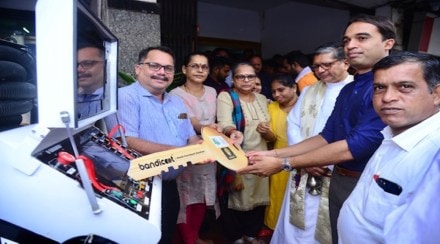 Along with the human-comparable robotic arm, the robot comes with various sensors.