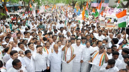 Tamil Nadu Congress president KS Alagiri with party workers in a protest over price rise, unemployment and GST hike on essential commodities in Chennai (PTI Image)