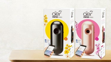 It is Bluetooth-enabled and can be controlled with a mobile app on a smartphone—through both Android and iOS.