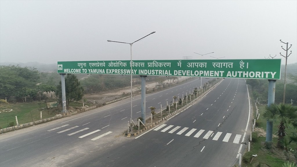 Journey to Agra, travel from delhi to agra, delhi to agra short route, how to go delhi to agra taj mahal, agra delhi expressway, agra delhi highway, yamuna expressway toll, yamuna expressway toll fare, yamuna expressway toll tax, yamuna expressway toll charges