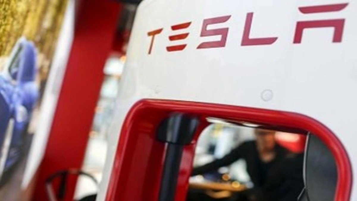 Extensive Tesla autopilot probe proceeding 'really fast' -U.S. official