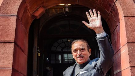 Former Congress leader Ghulam Nabi Azad at Parliament House Complex. (Photo: PTI/File Image)