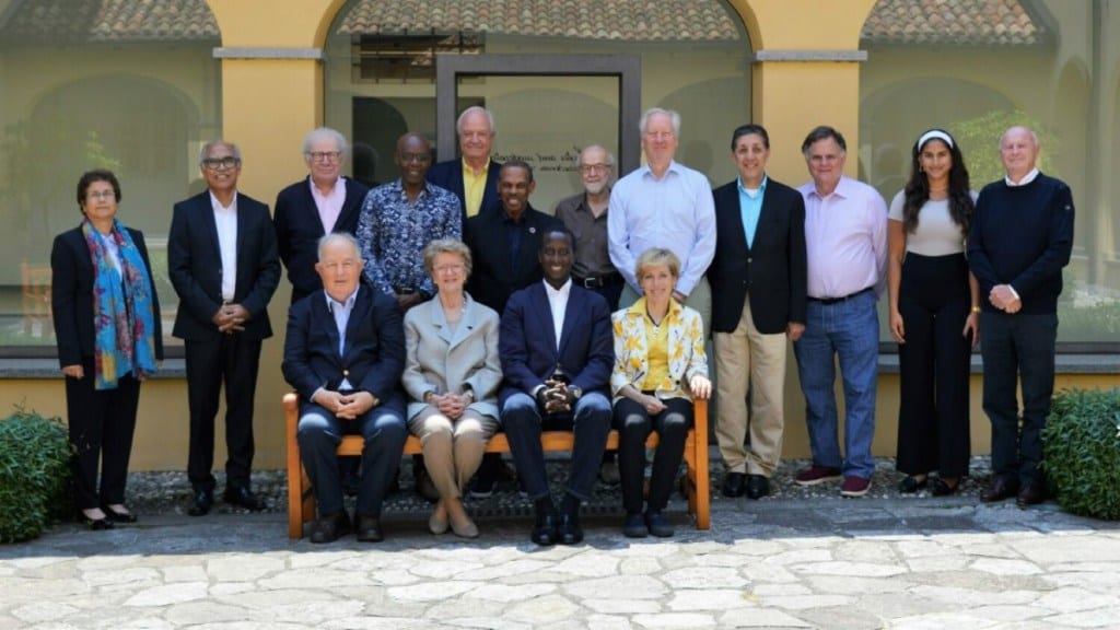 Former diplomats to offer their expertise to deal with global crisis