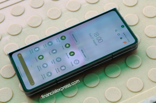 The Fold 4 runs Android 12L-based OneUI 4.1.1. There are some new touches to make multitasking and productivity more seamless. A notable update is an all-new task bar that now sits below instead of being on the right in the previous rendition. (Photo credit: Saurabh Singh/Financial Express)