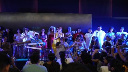 Twenty student teams with ten mentors and senior students participated in this communication competition.