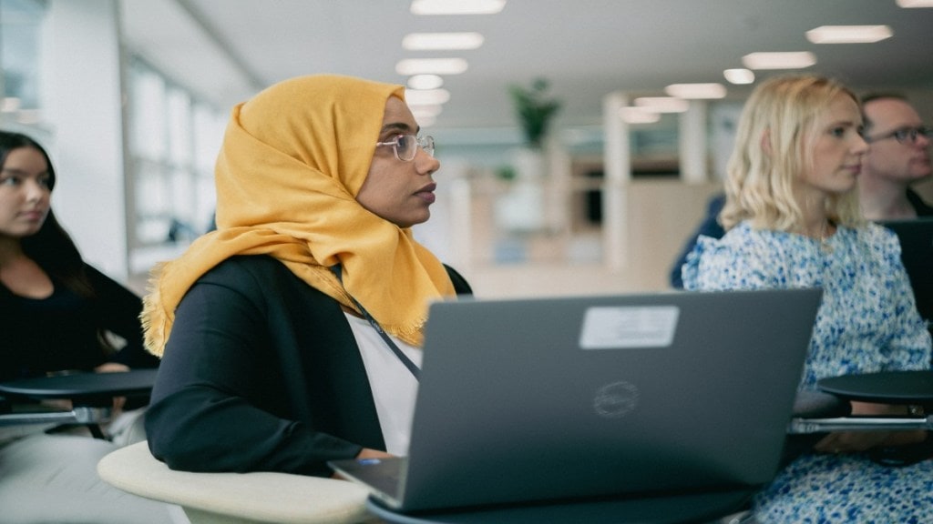 Jaguar Land Rover collaborates with Multiverse for employee data skills training