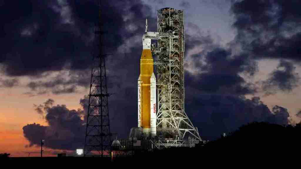 The spacecraft will travel to the Moon and deploy small satellites. The spacecraft will travel to the Moon and deploy small satellites.