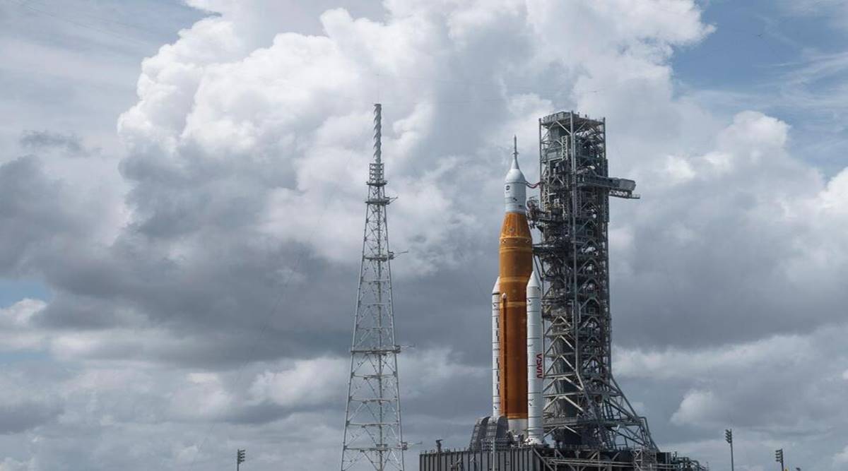 NASA new moon rocket launch