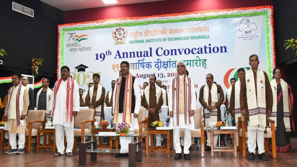 The convocation ceremony was held in hybrid mode.