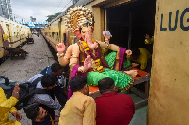 Mumbai: Devotees load an idol of Lord Ganesha in a train for transportation to Surat city, ahead of the Ganesh Chaturthi festival, at Mumbai Central Railway Station in Mumbai, Sunday, Aug. 21, 2022. (PTI Photo)