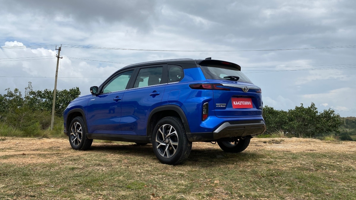 Powering the 2022 Toyota Urban Cruiser Hyryder is a new 1.5-litre petrol engine with strong hybrid tech, paired with an e-CVT. This engine produces 91 bhp & 122 Nm while the electric motor develops 79 bhp & 141 Nm.
