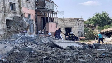 A rescuer helps a woman to be evacuated from a residential building damaged by a Russian missile strike, amid Russia’s attack on Ukraine, in Voznesensk, Mykolaiv region, Ukraine August 20, 2022. (Image Credit: Reuters)