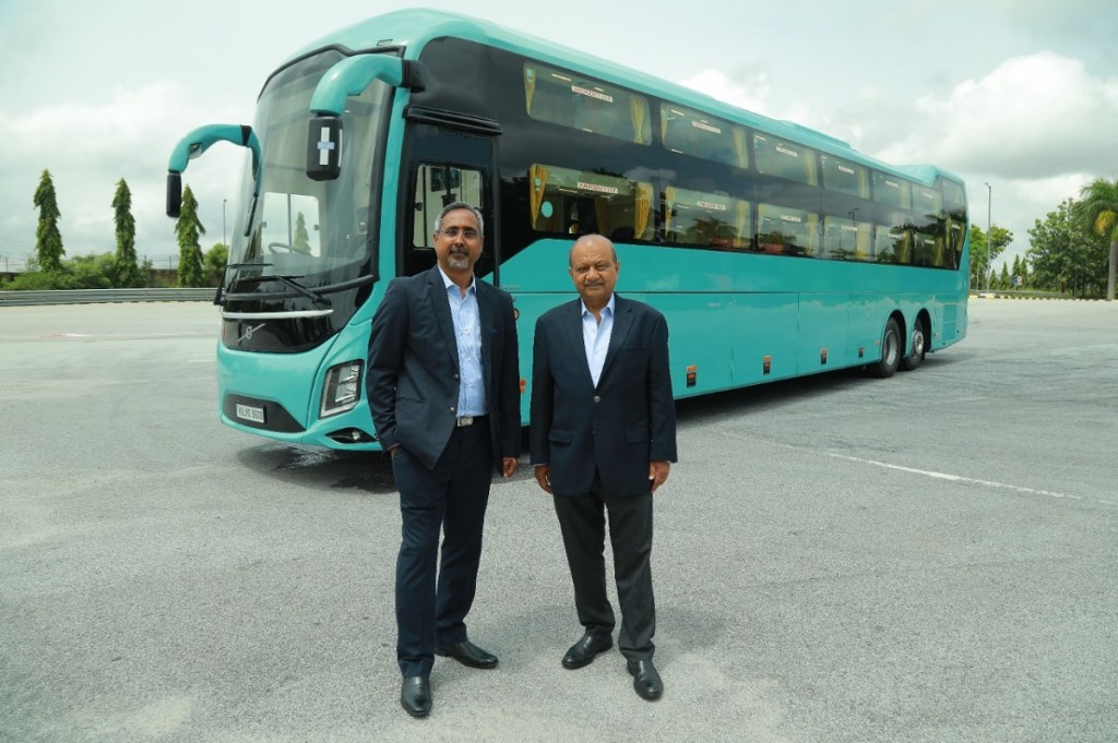 L-R: Akash Passey, President, Bus Division, VECV and Vinod Aggarwal, MD & CEO, VE Commercial Vehicles at the launch of Volvo 9600.