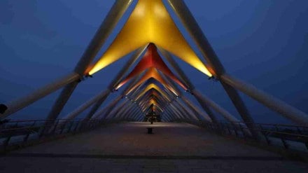 The Atal Bridge built over the Sabarmati river is a pedestrian-only bridge. 