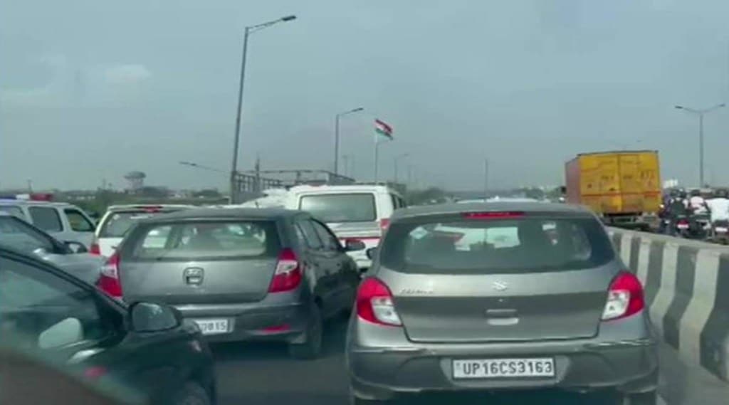 delhi trafffic at Ghazipur border delhi trafffic at Ghazipur border