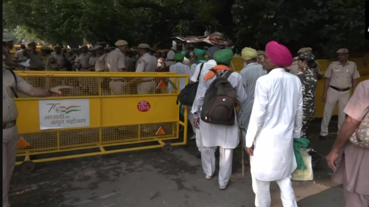 Farmers march towards Delhi's Jantar Mantar. (ANI) Farmers march towards Delhi's Jantar Mantar. (ANI)