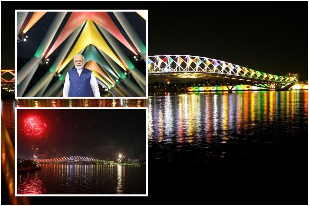 Prime Minister Narendra Modi on Saturday inaugurated the 300-metre long 'Atal Bridge' for pedestrians and cyclists across the Sabarmati river in Ahmedabad on August 27. It was a tribute by the local people to former prime minister late Atal Bihari Vajpayee. Atal Bridge not only connects the two banks of Sabarmati river but it is also unique in design and innovation. Let us take a look at some of the images:
