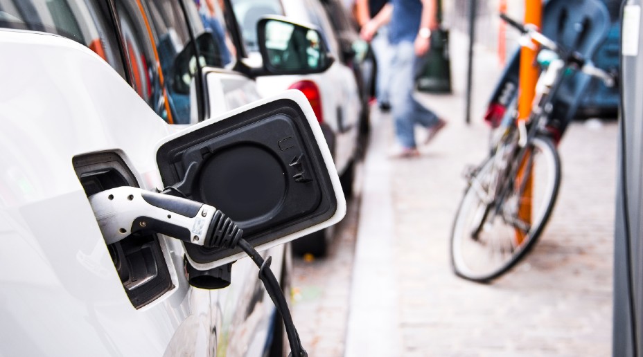 Chasing green goals, corporations push car fleet managers toward EVs