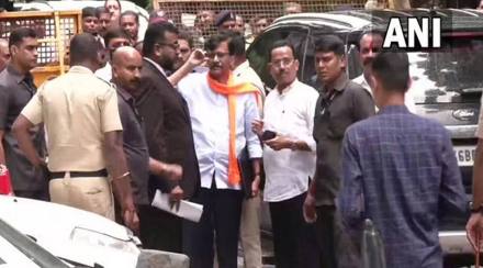 sanjay raut at ED office