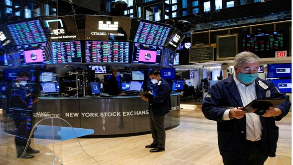 The S&P index recorded three new 52-week highs and 32 new lows, while the Nasdaq recorded 24 new highs and 92 new lows.