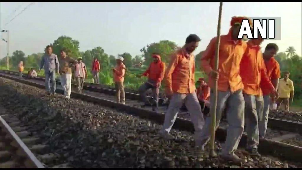 Train Accident in Maharashtra, Over 50 persons injured after 3 bogies of a train derailed in Maharashtra's Gondia. (ANI)  Train Accident in Maharashtra, Over 50 persons injured after 3 bogies of a train derailed in Maharashtra's Gondia. (ANI)