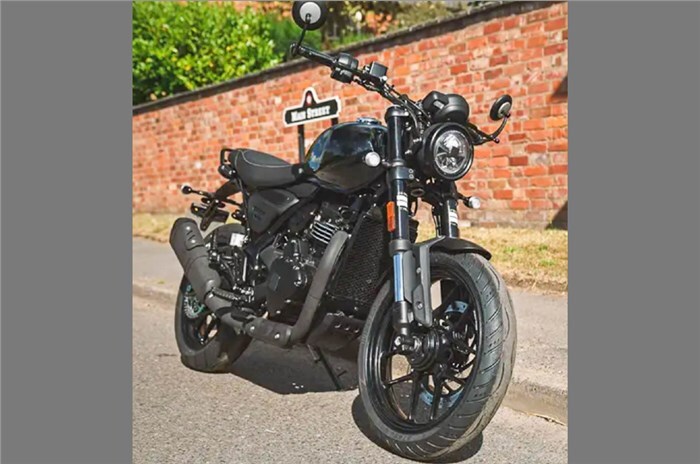 Upcoming Bajaj Triumph motorcycle spied