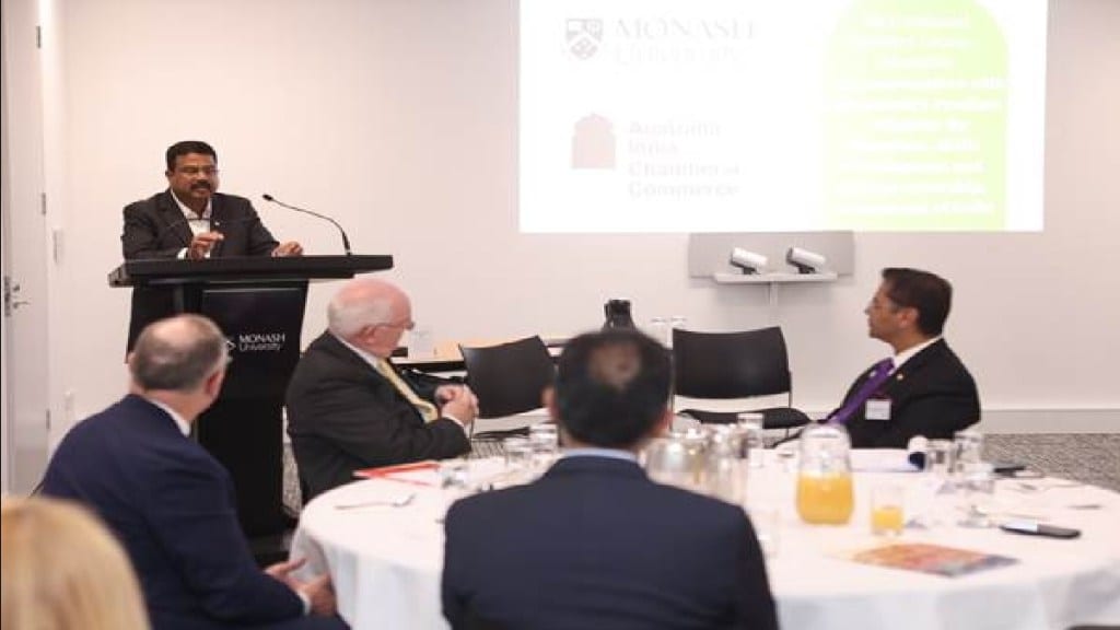 The Minister also interacted with the representatives of Australian Government academicians of Monash University.