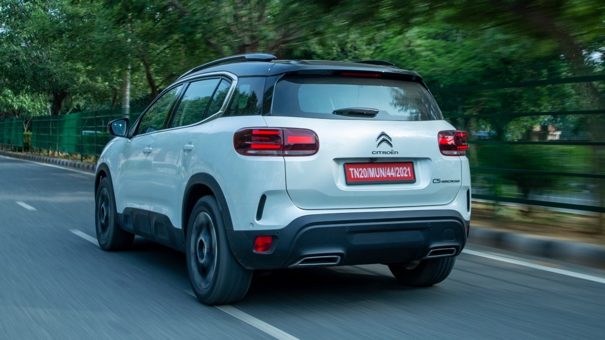 The rear profile of the Citroen C5 Aircross doesn't get any major changes. It is offered in seven different colour shades, including dual-tone paint schemes.
