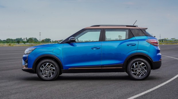 xuv400 dimensions