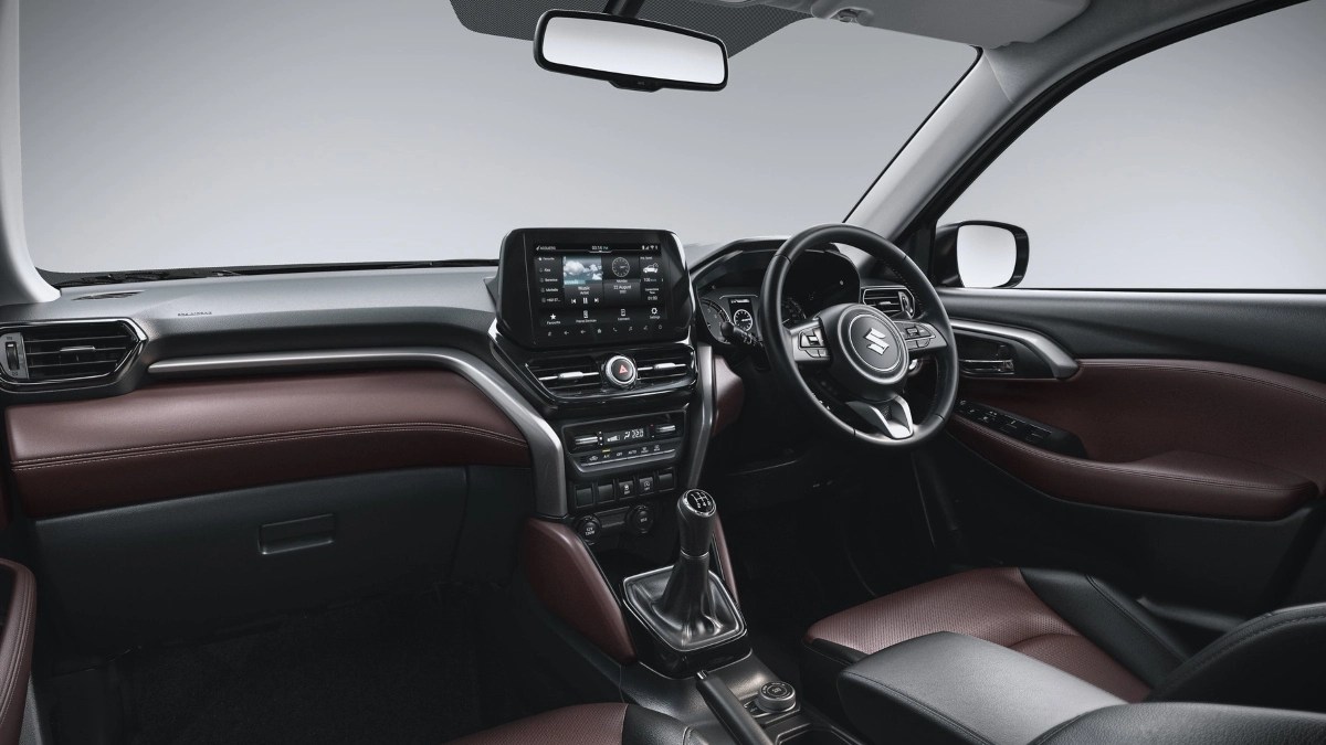 Some other features of this mid-size SUV include a panoramic sunroof, wireless smartphone charger, digital instrument cluster, ventilated front seats, etc.