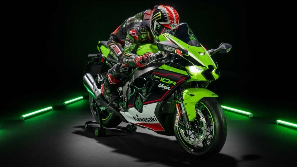 2023 Kawasaki Ninja ZX-10R launched in India