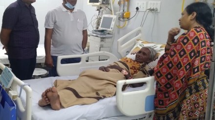 Padma Shri awardee Kamala Pujari at the hospital (Photo: Twitter/Cuttack DM)