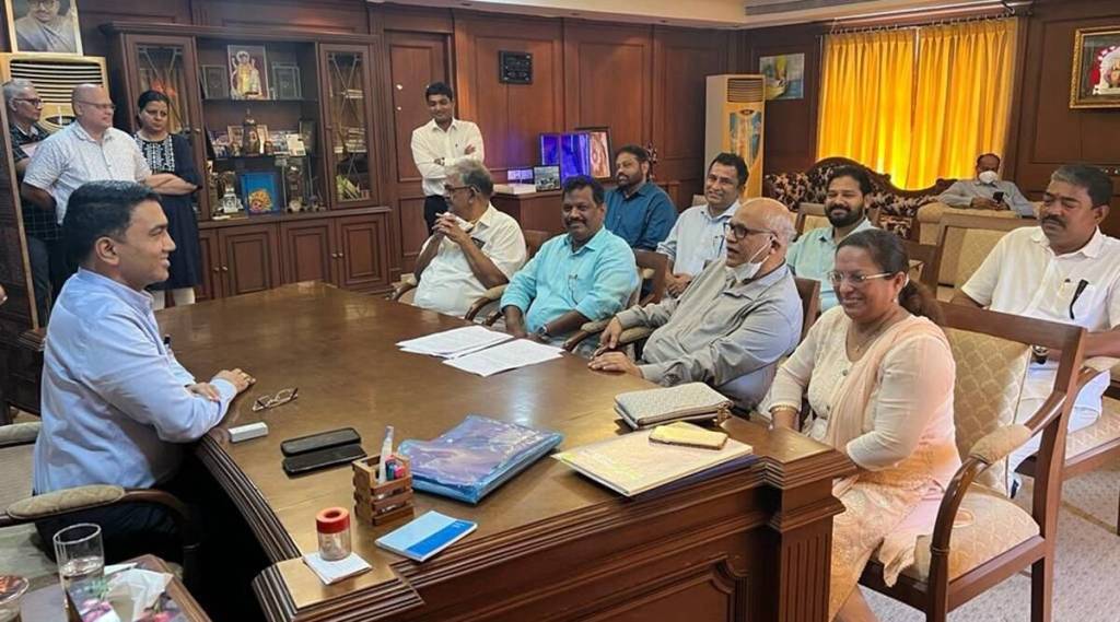 8 Congress MLAs meet Goa CM before joining BJP.