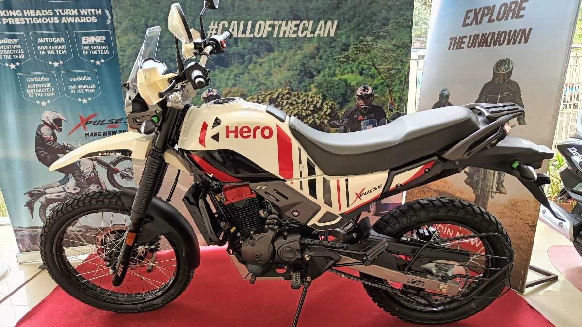 The Hero Xpulse 200 4V Rally Edition sports an extended gear lever and 21-inch front & 18-inch rear spoke wheels with dual-purpose tyres. In terms of competition, it doesn't have any direct rivals in India.