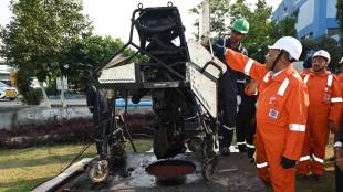 robotic scavenger, Bandicoot robot, Make In India, Swachh Bharat, Genrobotics, clean tanks