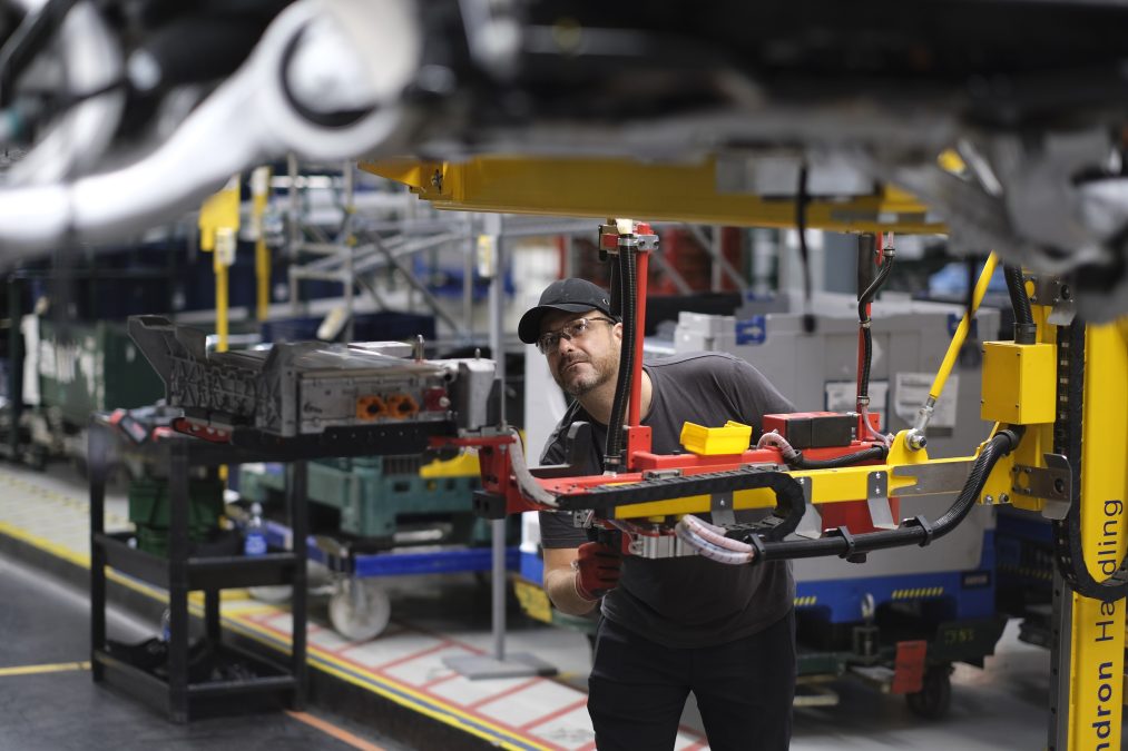Jaguar Land Rover unveils Future Skills programme; sets out to train workers, dealers for EV world Jaguar Land Rover unveils Future Skills programme; sets out to train workers, dealers for EV world