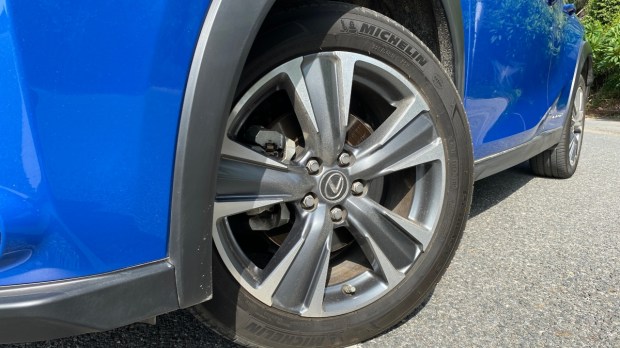 Lexus UX 300e tyre