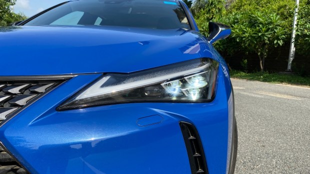 Lexus UX 300e headlamp