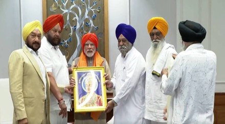 PM modi with sih delegates