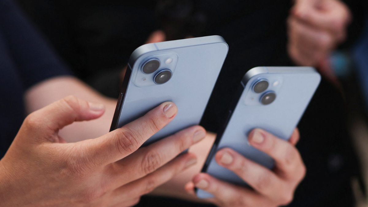 Apple iPhone 14 Apple iPhone 14
