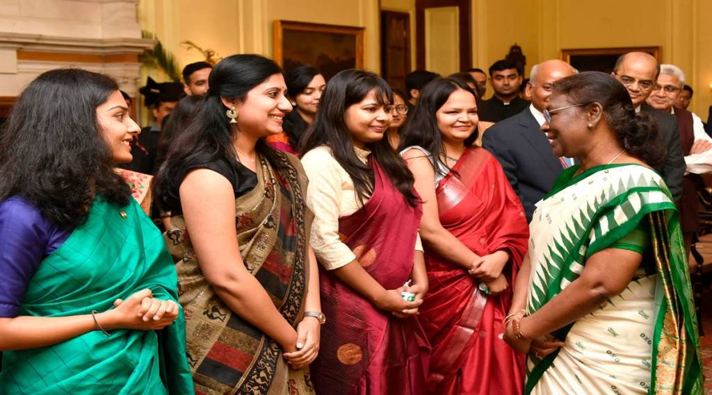 president murmu with IFS officers