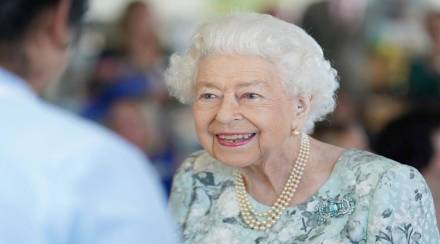 queen elizabeth mourns by indian diaspora