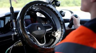 Truly autonomous cars may be impossible without helpful human touch