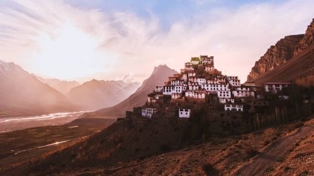 festive season trip, Travel Start-ups, Sankash, Snapdeal, Mpokket, Damensch, Spinny