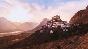 festive season trip, Travel Start-ups, Sankash, Snapdeal, Mpokket, Damensch, Spinny