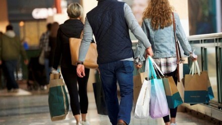 physical retail stores, local physical retail stores, e-commerce sites, Flipkart, amazon,