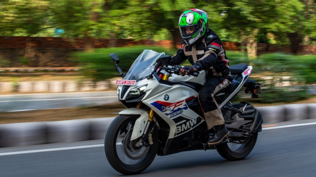 BMW G 310 RR Review – Heart over head