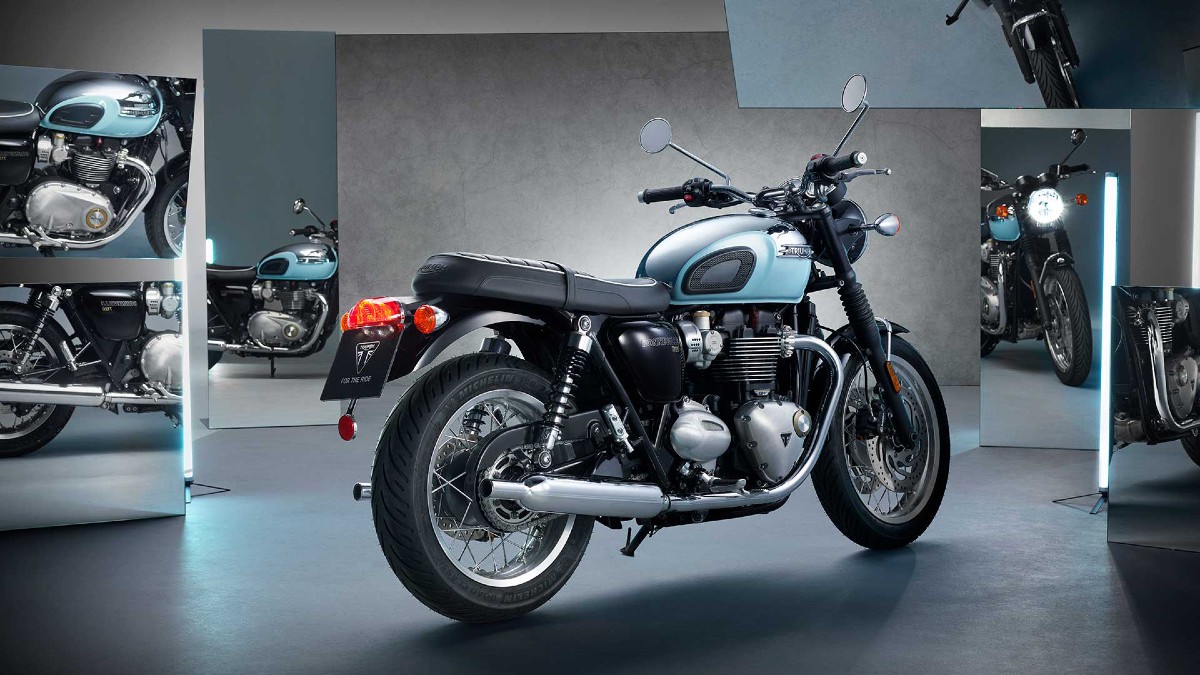 Triumph Bonneville T120 Chrome Edition priced at Rs 11.89 lakh. This edition costs Rs. 80,000 more than the normal Bonneville T120. But for that amount you get a fully chromed fuel tank with blue surrounds, black fenders, side panels and black headlamp housing.