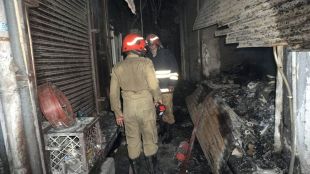 gandhi nagar textile market fire, delhi gandhi nagar fire, fire in textile market, delhi cm arvind kejriwal, delhi